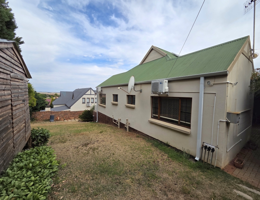 To Let 3 Bedroom Property for Rent in Wilkoppies North West